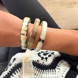 High Demand Eco-Friendly Buffalo Horn Fabric Women's New Arrival Cutout Design Natural Fashion Wedding Bracelet Natural Colors - Product Image 2
