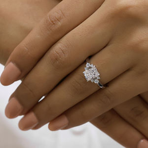 Vinson แหวนเพชรมอยส์ซอไนต์2กะรัตประดับเพชรที่ได้แรงบันดาลใจจากธรรมชาติแหวนรูปดอกไม้สีเหลืองทอง18K สำหรับเป็นของขวัญ - Product Image 3