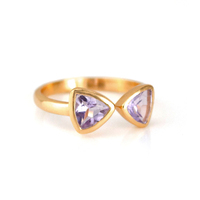 Bague en argent taillé trillion de pierres précieuses Bagues de luxe en argent sterling 925 pour femme Bijoux de naissance faits à la main Fournisseurs en gros
