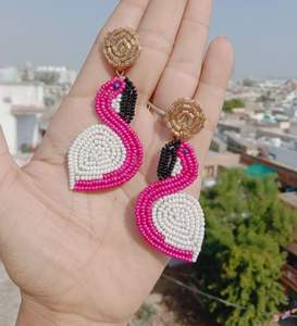 Pendiente de diseñador para mujer, estilo bordado hecho a mano, pendiente de cuentas a la moda - Product Image 1