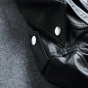 Veste en cuir à capuche pour femme, chapeau détachable, fermeture éclair, manches longues, peluche, coupe ajustée, veste de moto, hiver - Product Image 2