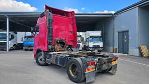 Camión Tractor Volvo 6X4 Diésel, Transmisión Manual, Volante a la Izquierda, Euro 5, Aire Acondicionado Automático, 450HP, Capacidad de Carga 31-40T, Uso Logístico - Product Image 2