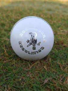 Nuevas Pelotas de Críquet JAWAS SPORTS Estilo Kookaburra, de Cuero Blanco, de 2 Piezas, Cosidas a Máquina, Colores y Logotipo Personalizables, Oficiales - Product Image 5