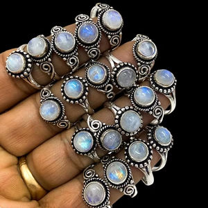 Superbe lot en gros de pierres de lune arc-en-ciel rondes serties en bézel, plaqué argent sterling 925 massif, fabrication artisanale Baho - Product Image 1