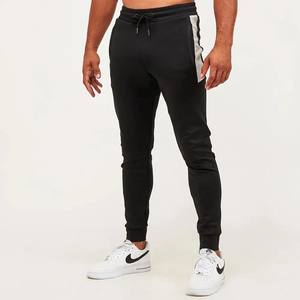 กางเกงกีฬาผ้าคอตตอนสำหรับผู้ชายกางเกงออกกำลังกายผ้า100% แห้งเร็วพร้อมกางเกงเอวกลางพิมพ์ลายผ้าใบซักสีเข้ม - Product Image 3