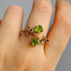 Anillo de Peridoto Verde Natural con Certificación IGI, Joyería de Boda Diseñada para un Estilo Elegante Inspirado en la Naturaleza, Brillo Fresco - Product Image 2
