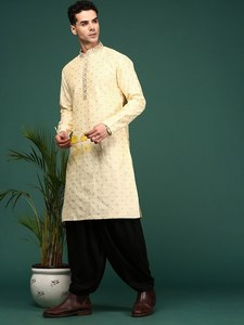 Alta demanda Diseño de yugo geométrico Cuello mandarín Chanderi Seda Kurta Más vendido Ropa de moda de alta calidad para hombres - Product Image 5