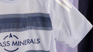 Ropa Deportiva 2025-2026, Camisetas de Fútbol OEM Personalizadas de Fábrica al por Mayor para Adultos, Manga Corta, Tallas Grandes, Estampadas con Técnicas de Ako - Product Image 3