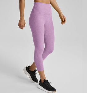 Venta al por mayor de las mujeres de cintura alta Capri Leggings suave elástico Pantalones de Yoga Entrenamiento Running Leggings Para Mujeres Slim Fit Activewear - Product Image 2