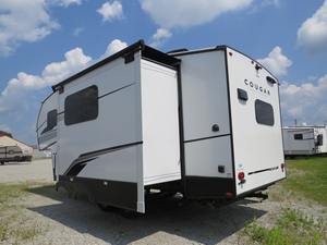 Se vende F-O-R-E-S-T R-I-V-E-R C-H-E-R-O-K-E-E A-R-C-T-I-C W-O-L-F 3-6-6-0-S-U-I-T-E usada del año 2022 - Product Image 3