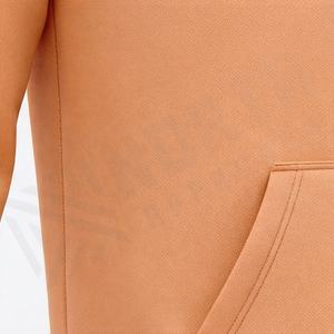 Hoodie surdimensionné élégant pour homme, design vintage délavé avec poche avant, confortable, personnalisable pour l'hiver. - Product Image 5