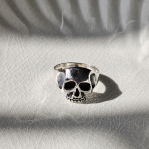 Anillo de plata liso con calavera oxidada, el anillo de plata liso con calavera más vendido - Product Image 5
