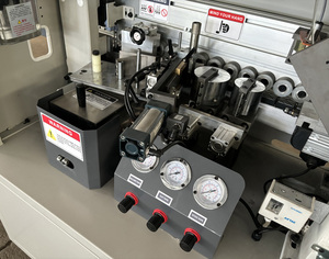 Machine de couverture de bord compacte la <span class=keywords><strong>plus</strong></span> rentable pour sceller un film PVC sur un bord de panneau de <span class=keywords><strong>bois</strong></span> - Product Image 4