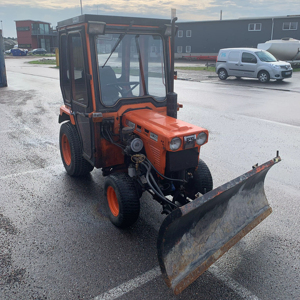 Tracteur à roues Kubota B7100 4WD, marque Deer, avec moteur Mitsubishi de 70/90/100 CV, transmission automatique 4x4, type de tracteur à marche automatique - Product Image 1