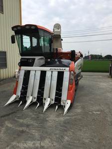 Moissonneuse-batteuse d'occasion 688Q pour maïs, blé, riz et arachides avec moteur et boîte de vitesses fiables (40 000 à 50 000 heures) - Product Image 5