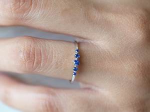 Anillo de compromiso minimalista de Plata de Ley 925 para mujer, piedra de zafiro azul creada en laboratorio para el Día de San Valentín - Product Image 5