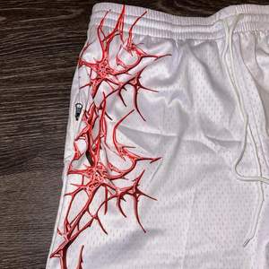 2023 pantalones cortos de gimnasio de cintura media para hombre logotipo personalizado patrón sólido mejor diseño gran oferta suministro al por mayor malla teñida lisa - Product Image 5