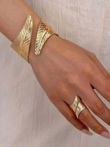 Bracelet manchette élégant en laiton massif, bijou tendance, accessoire de mode 100% laiton pour homme et femme, cadeau vintage étoile - Product Image 4