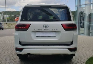 Toyota Land Cruiser LC300 Edición 70 Aniversario, SUV Usado, Automático, Volante a la Izquierda, Asientos de Cuero R20, Luces LED, HUD, Cámara 360 - Product Image 4