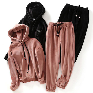 Conjunto a juego para mujer con diseño atlético adecuado para todas las estaciones, ideal para entrenamientos de recados o momentos relajados de fin de semana - Product Image 3