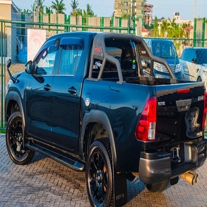 El Mejor Modelo 2019 para Hilux Pickup Truck 4x4 Automático RWD con Asientos de Cuero, Cámara Trasera Oscura y Portaequipajes de Techo de Aleación de Aluminio - Product Image 1