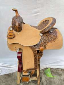 ชุดอานม้าหนังแท้สไตล์ตะวันตกพร้อมงานศิลปะลายพรีเมียมสำหรับแข่งขันบาร์เรลเรซซิ่ง ทำจากไม้ |   ชุดอุปกรณ์ขี่ม้าแบบปรับแต่งได้ พร้อมอุปกรณ์เสริม SS แบบทำมือ - Product Image 4