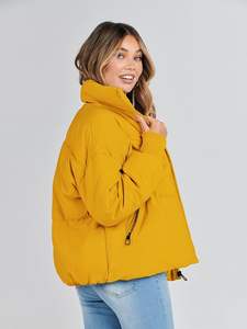 Chaqueta acolchada de primera calidad para mujer, abrigo de invierno acolchado con aislamiento y cuello alto, comodidad durante el clima frío, chaqueta acolchada transpirable - Product Image 3