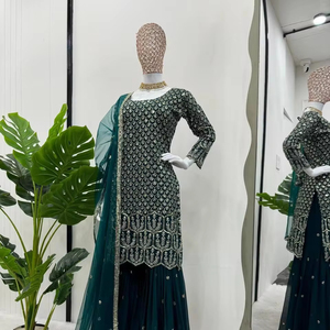 Ropa de diseñador étnico para mujer, Top bordado de secuencia y hilo pesado de Georgette de imitación pura y traje Sharara con Dupatta - Product Image 1