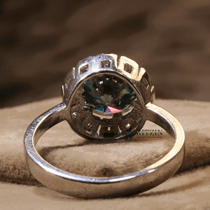 แหวนหมั้นเพชรรัศมีทรงกลมสีฟ้าสำหรับผู้หญิง - Product Image 2