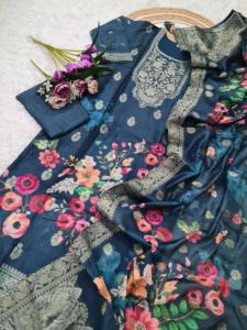 Ensemble Kurti en jacquard de viscose pure de qualité supérieure avec un design élégant, parfait pour les fêtes de mariage, une occasion traditionnelle et décontractée. - Product Image 5