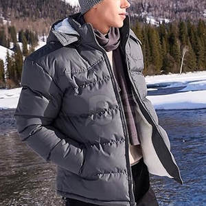 เสื้อแจ็คเก็ตพัฟเฟอร์ผู้ชายไซส์ใหญ่ สไตล์สตรีทแวร์ มีฮู้ด พร้อมโลโก้ด้านหน้า ระบายอากาศได้ดี เป็นมิตรกับสิ่งแวดล้อม ดีไซน์ลำลองสำหรับฤดูหนาว - Product Image 3