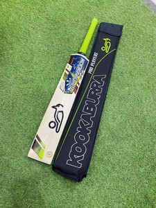 KOOKABURRA INGLES SAUCE CRICKET BAT MANGO CORTO Óptimo Cricket Range - Product Image 2