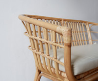 Banc 2 places en rotin naturel fabriqué à la main avec coussin | Design minimaliste pour une utilisation en intérieur et en terrasse