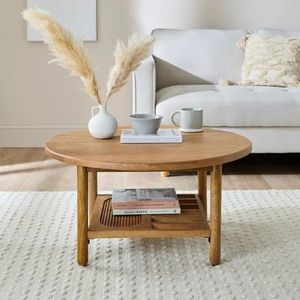 Table basse ovale intemporelle en bois avec base de piédestal tourné créant une pièce maîtresse gracieuse pour les salons - Product Image 3