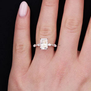 Bague de fiançailles Moissanite coupe radiante de style vintage de 3.76 carats en argent 925 avec marquise et pierres d'accent rondes - Product Image 4