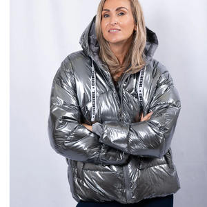 Veste matelassée à capuche unisexe Lady Fit Clothing, chaude, imperméable, avec logo sur le devant - Product Image 6