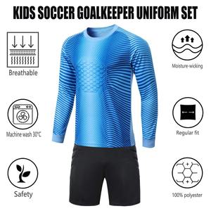 Camisetas y tops acolchados de portero con diseño de sublimación personalizado, conjuntos deportivos de ropa de fútbol de poliéster para hombres - Product Image 2