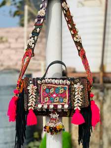 Banjara en tissu vintage brodé à la main Sac à bandoulière avec miroir - Product Image 5