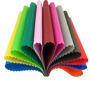 Rollo colorido de tela no tejida PP Spunbond Ancho personalizado y fabricante GSM Vietnam para bolsas de compras estampadas - Product Image 4