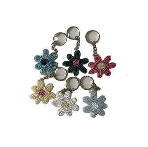 Llavero Decorativo Bordado con Cuentas de Semillas para Bolsos y Llaves, Llavero Artesanal con Bordado de Cuentas de Semillas con Motivos Únicos - Product Image 2