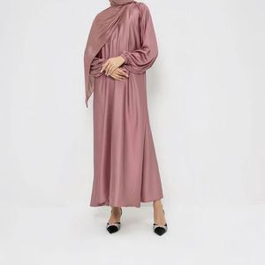 Ensemble Abaya musulman modeste de qualité supérieure OEM de Dubaï, comprenant une Abaya de style kaftan, une robe de dessous et un hijab pour femmes, vente en gros - Product Image 5