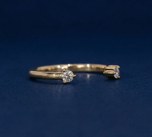 แหวนแต่งงานแบบมินิมอลประดับเพชรเลี้ยงในห้องปฏิบัติการ ทอง 14K ชุบโรเดียม น้ำหนัก 0.12 กะรัต ทรงกลมเจียระไนแบบบริลเลียนท์ พร้อมตราประทับ - Product Image 2