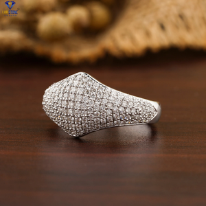 แหวนเพชรทรงกลม0.66 TDW สุกใส18K การตั้งค่ากระจุกทองสีขาว/แถบก้านโดม cvd/hpht หินเพชรในห้องทดลอง - Product Image 5