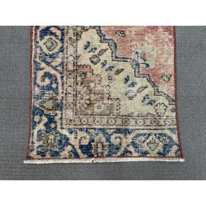 Alfombra Turca Vintage, Alfombra Pequeña de 1.5x2.9 pies, Alfombra de Lana Abstracta Roja y Azul - Product Image 4