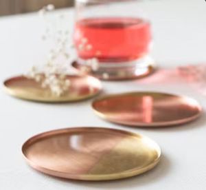 Ensemble de sous-verres en laiton artisanaux, modernes, écologiques, protecteurs et décoratifs, taille et diamètre personnalisables - Product Image 3