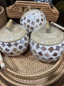 Pot en bambou élégant avec incrustation stylisée en nacre de coquille d'œuf, récipient décoratif pour bonbons, noix, fruits pour les saisons festives - Product Image 2