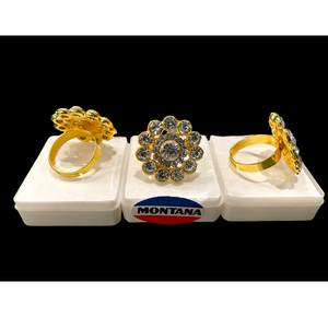 Anillo de diseño chapado en oro y plata con deslumbrante incrustación de diamante americano, ideal para regalos y fiestas - Product Image 4