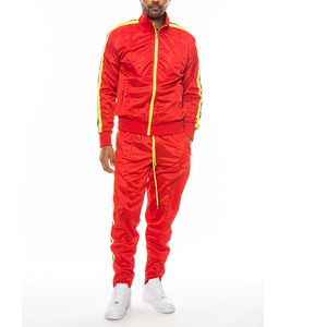 Color rojo con rayas blancas 2024 Diseño Premium OEM Traje de chándal de entrenamiento hecho a medida con capucha y pantalón Conjunto de chándal - Product Image 5