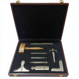 Boîte à outils maçonniques (argentée) - Ensemble d'outils de travail pour maçons - Product Image 1
