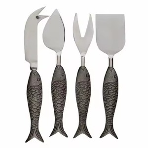 Ensemble de serveurs à fromage en acier inoxydable de luxe, design en forme de poisson, multifonctionnel, passe au lave-vaisselle, outils à fromage plaqués argent - Product Image 1